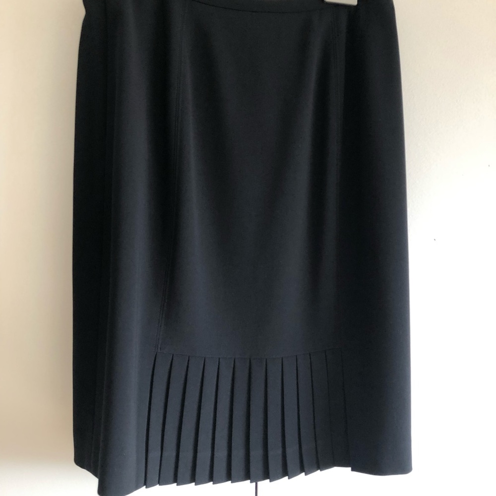 Ann Taylor suit skirt with pleats in back NWT